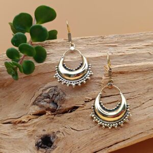 Boucles d’oreilles ethniques en laiton doré motif demi-lune avec perles style bohème