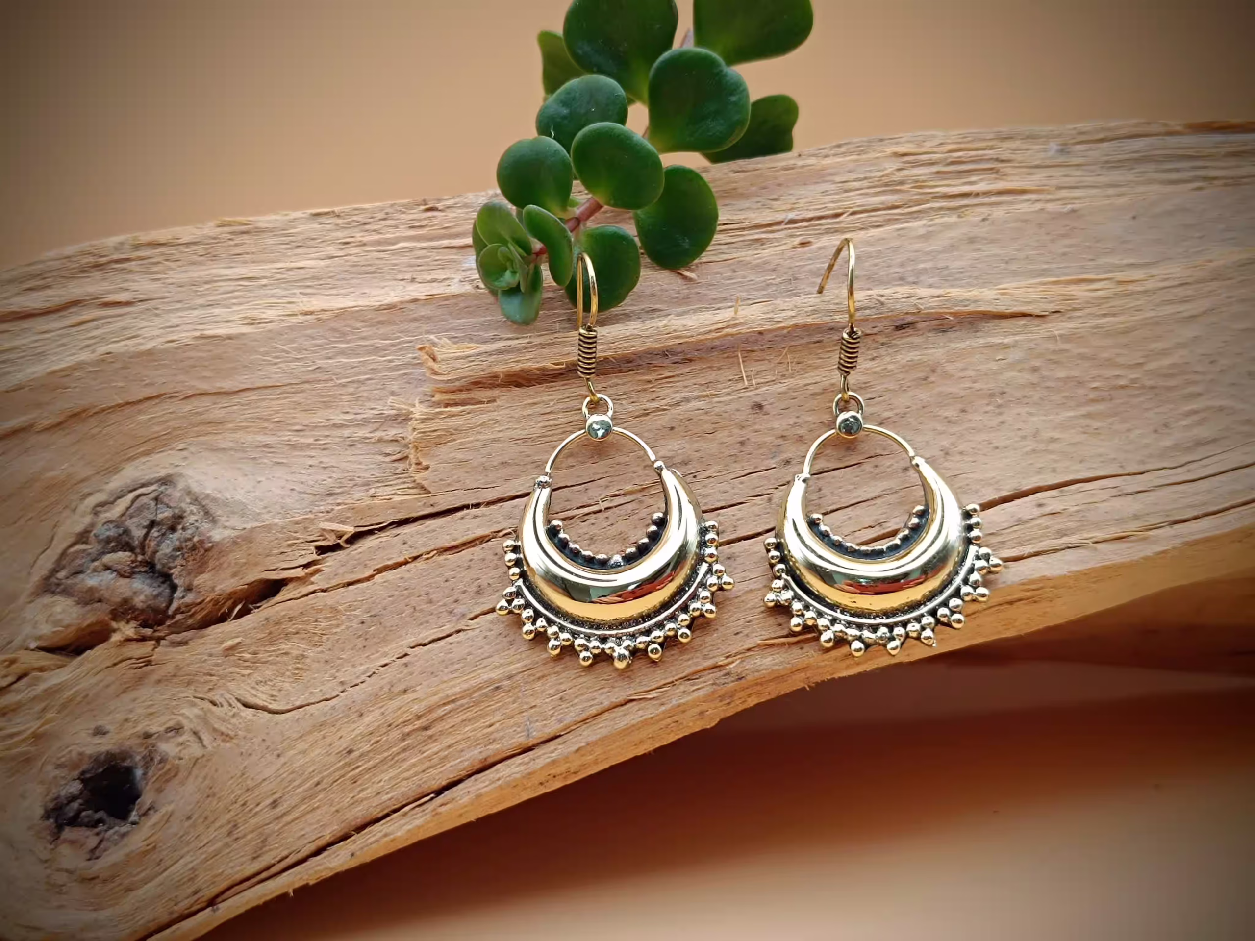 boucles-oreilles-ethniques-Sarïana-laiton-doré