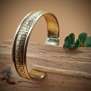 bracelet manchette laiton texturé doré style bohème