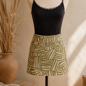 Jupe portefeuille réversible courte coton face géométrique vert olive et blanc.